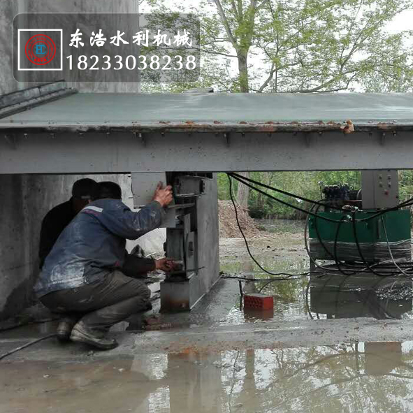 液压翻板闸门安装.jpg