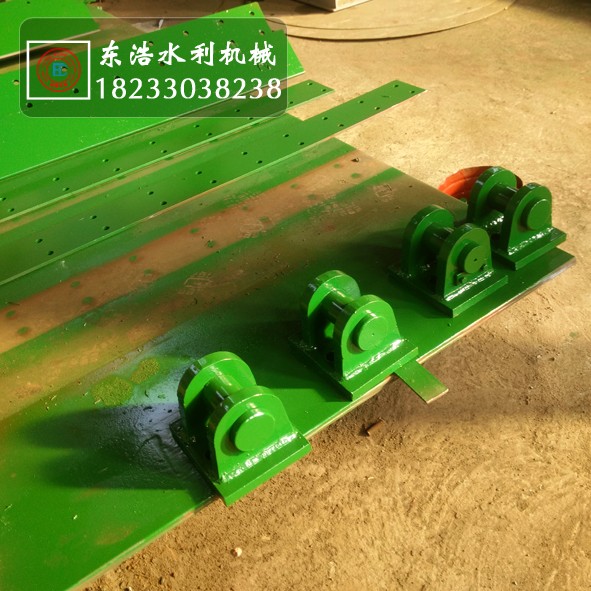液压翻板闸门轴铰.jpg